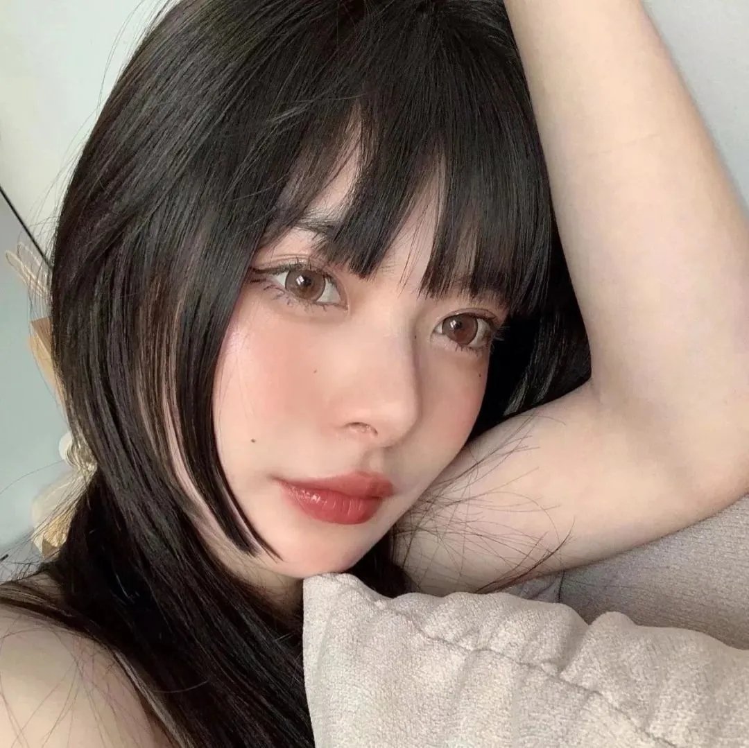 娇憨女郎